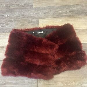 UMREN Burgundy Faux Fur Shawl